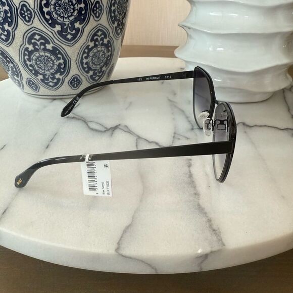 NWT Quay In Pursuit Sunglasses - Picture 4 of 7